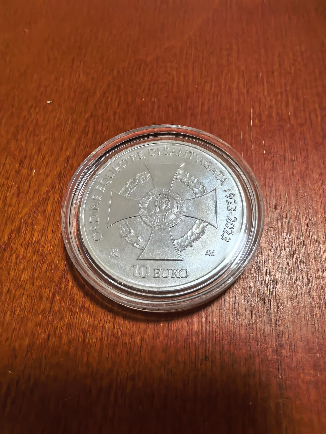 长老汇蛇年精选第六十二场拍卖 2023圣马力诺圣阿格塔十字章10欧元银币，22克925银，盒证全