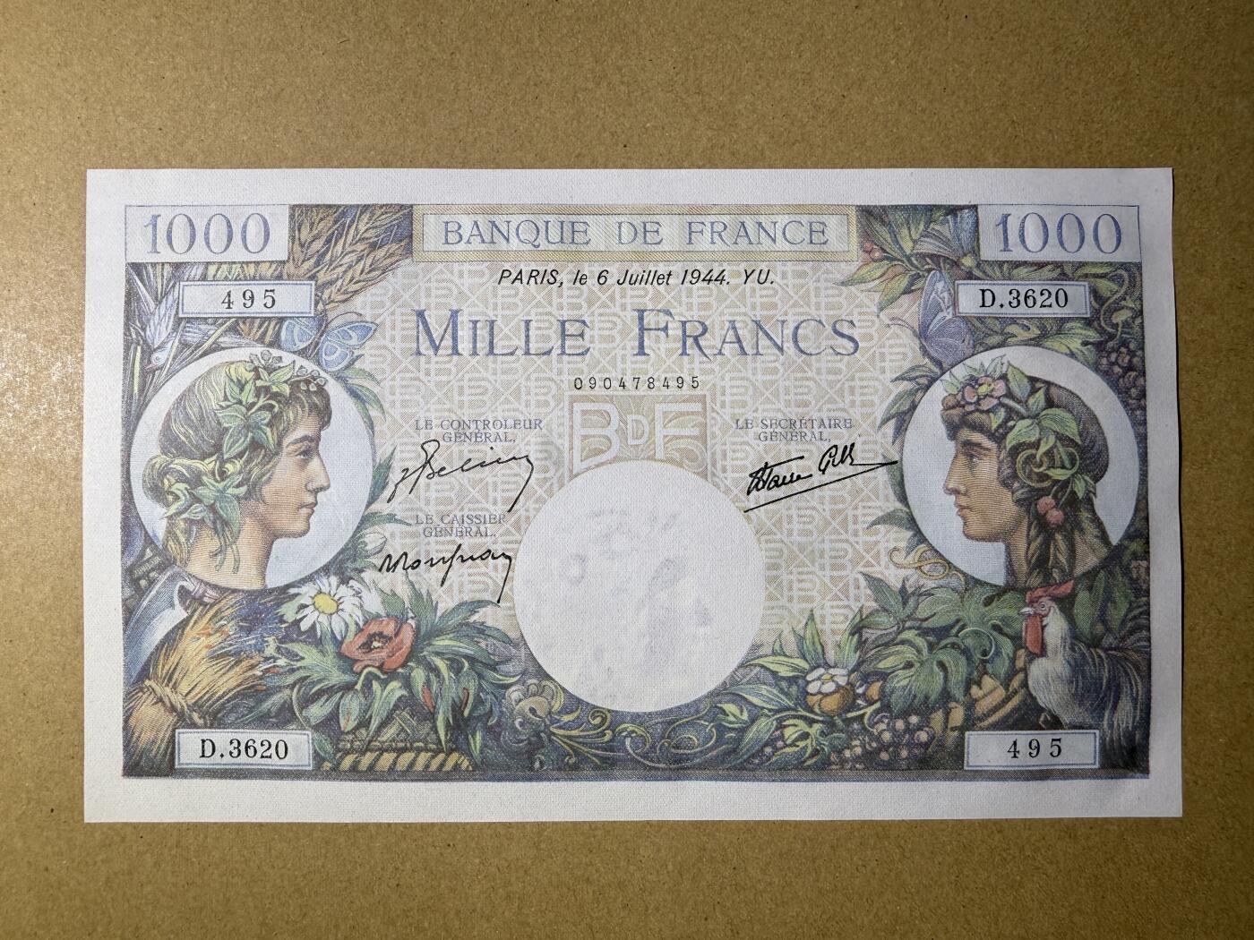 《艾美收藏》第216期-10.19周日外币超白金场 法国1000法郎 UNC 1944年大票幅 同号段评了67分 见第97拍！(评级太慢，卖家不想等了)