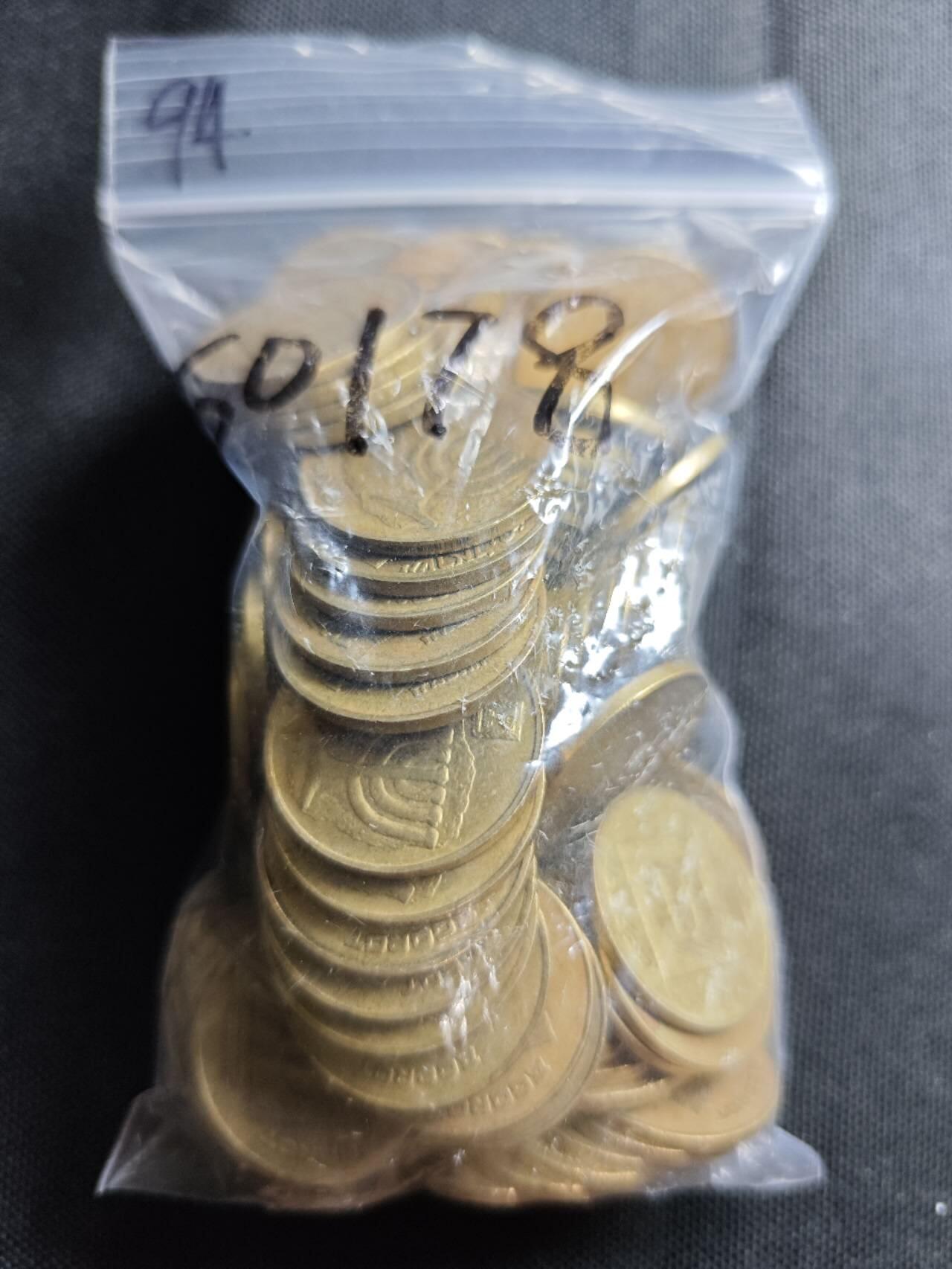 KK钱币收藏小铺 第350场 2月预留时间 周末发货   以色列10阿哥拉铜币一组94枚！