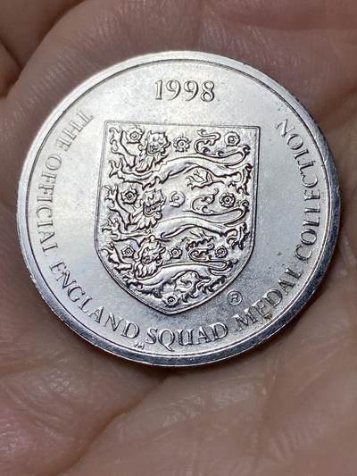 2025年第一百一十二场(总第一百三十八场）外国好品散币(免佣金) - 英国🇬🇧1998年纪念章(1998年法国世界杯英国官方纪念章，英格兰队后卫加雷斯·索斯盖特)