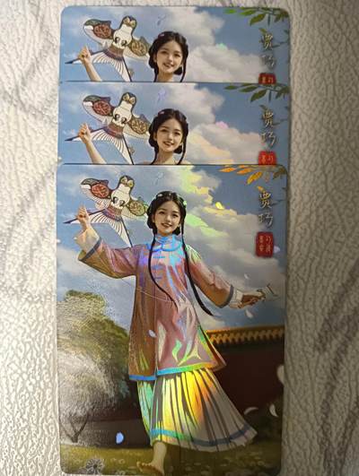 花开卡拍第43期（10月19号周日截拍，品控勿拍!!!拍品不寄存，运费5元，自制卡难免瑕疵，可能存在轻微撞角爆边等出厂瑕疵，品控介意勿拍！） - 鸡腿卡牌 佳人录 金陵十二钗 贾巧 1套3张 彩闪