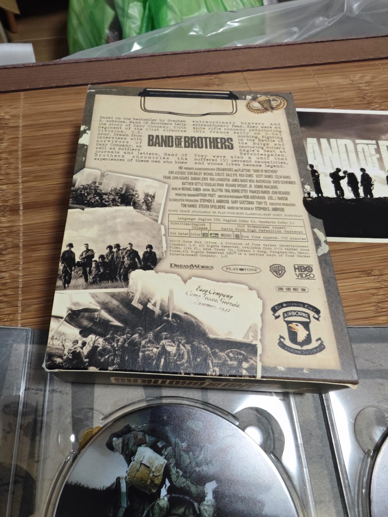 红色经典收藏拍卖专场 DVD 兄弟连 6碟，铁盒包装 铁盒磨损