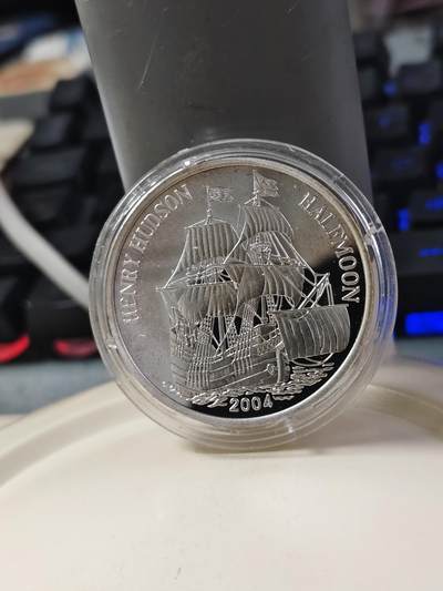 第178期拍卖【长期征集拍品】 - 朝鲜2004年帆船20克纪念银币，999银，有氧化，塑料盒有裂