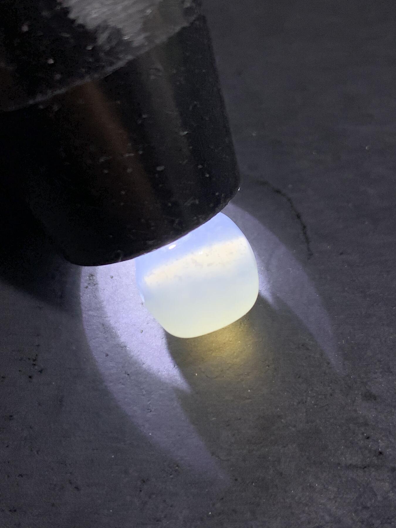 精美高玉化荔枝冻玛瑙老形桶珠一颗，。