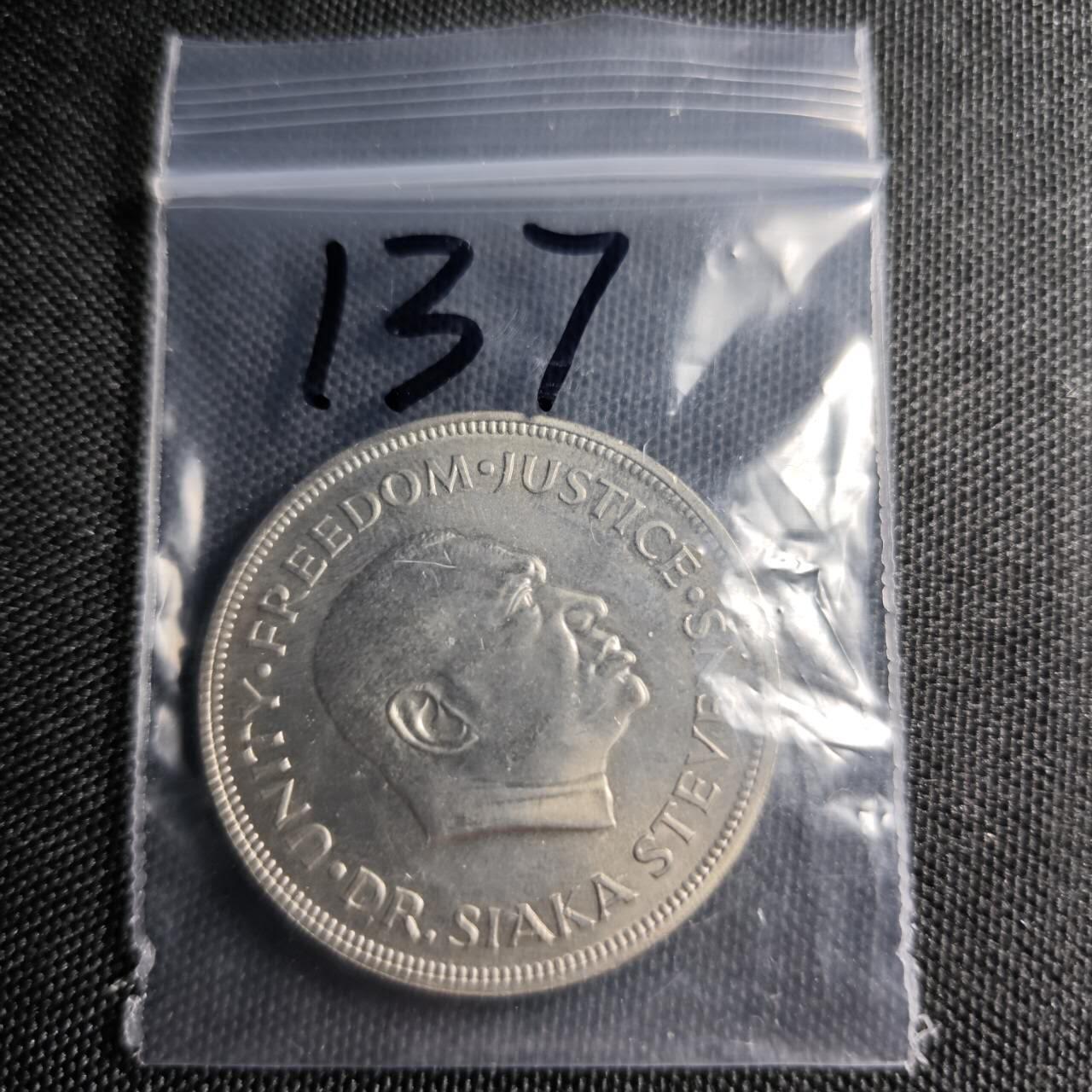 KK钱币收藏小铺  （套币 批量/好品散币 银币）专场  2月预留时间 周末发货  塞拉利昂1980年非洲地图1利昂克朗型纪念币 少见