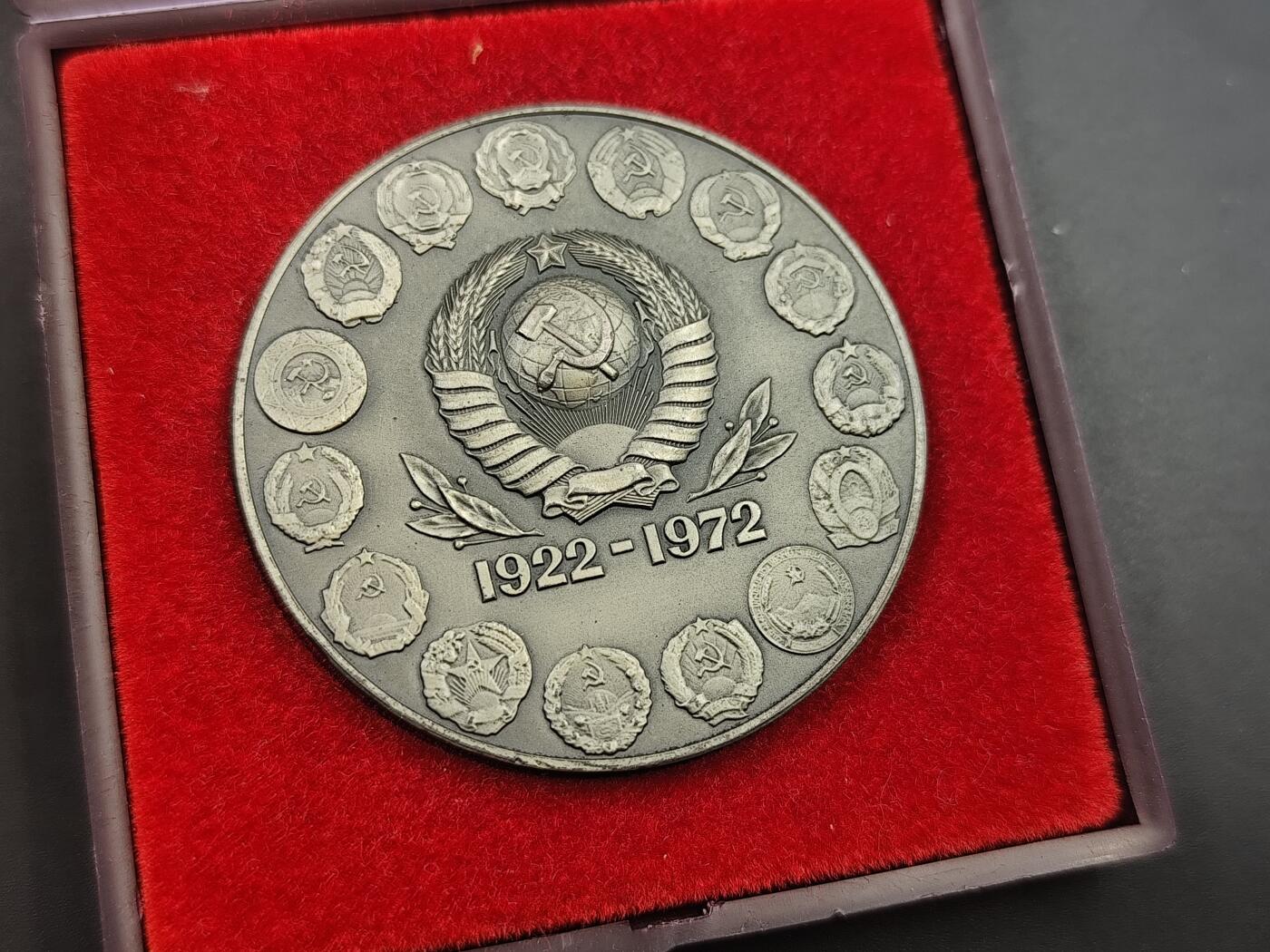 10月15日精品徽章专场 前苏联建国50周年银质纪念章原盒