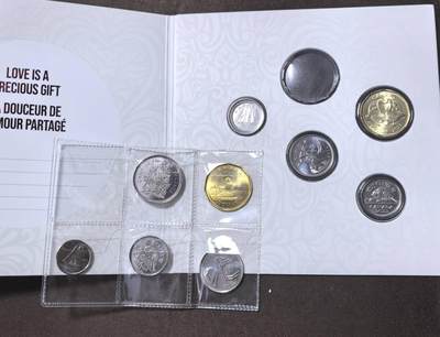 北京马甸外国币专卖第145期，外国币专场，陆续上拍，欢迎关注 2022年塑料封装币5枚及2022年卡装币5枚装，可惜铁路1枚