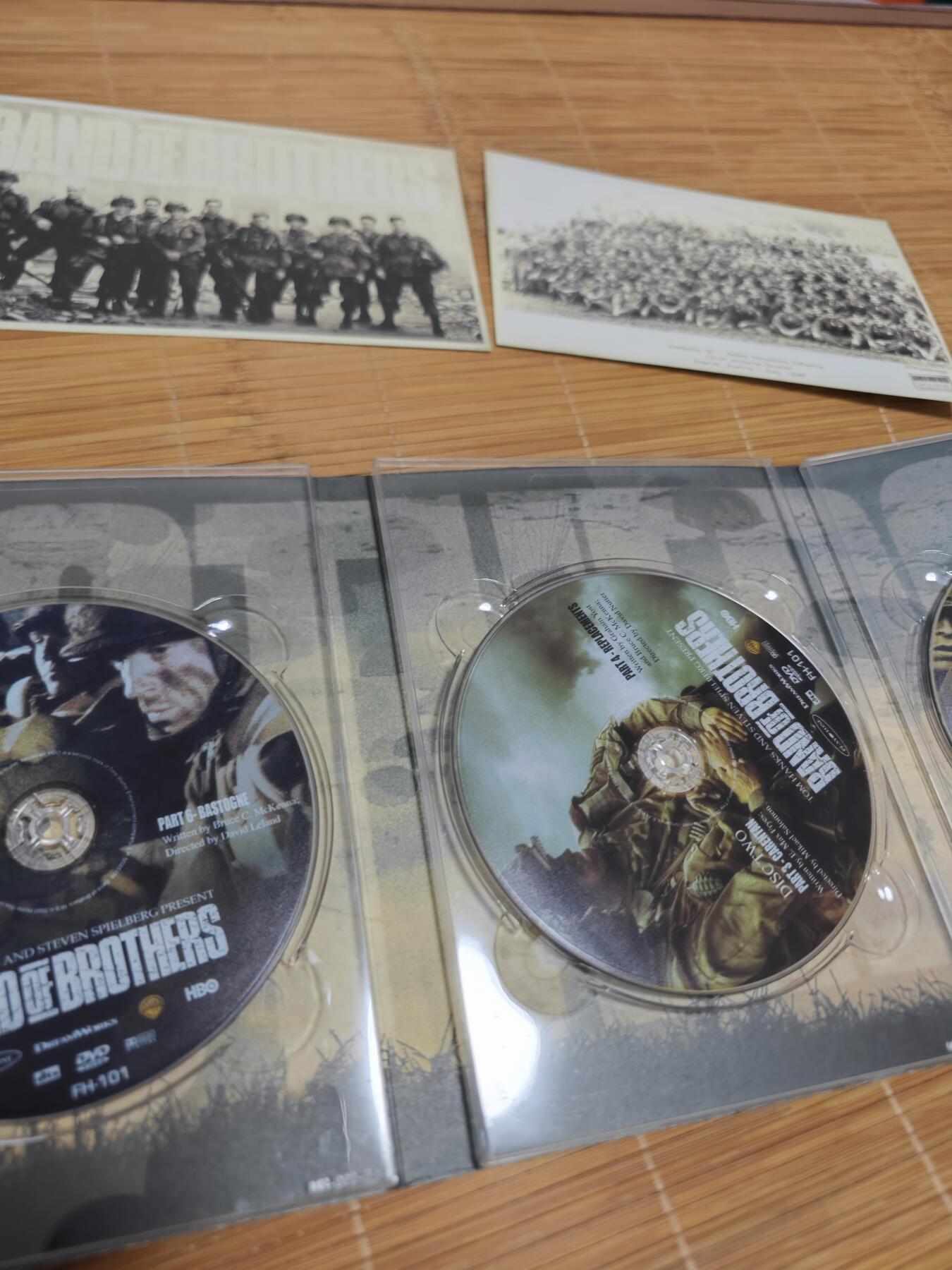 红色经典收藏拍卖专场 DVD 兄弟连 6碟，铁盒包装 铁盒磨损