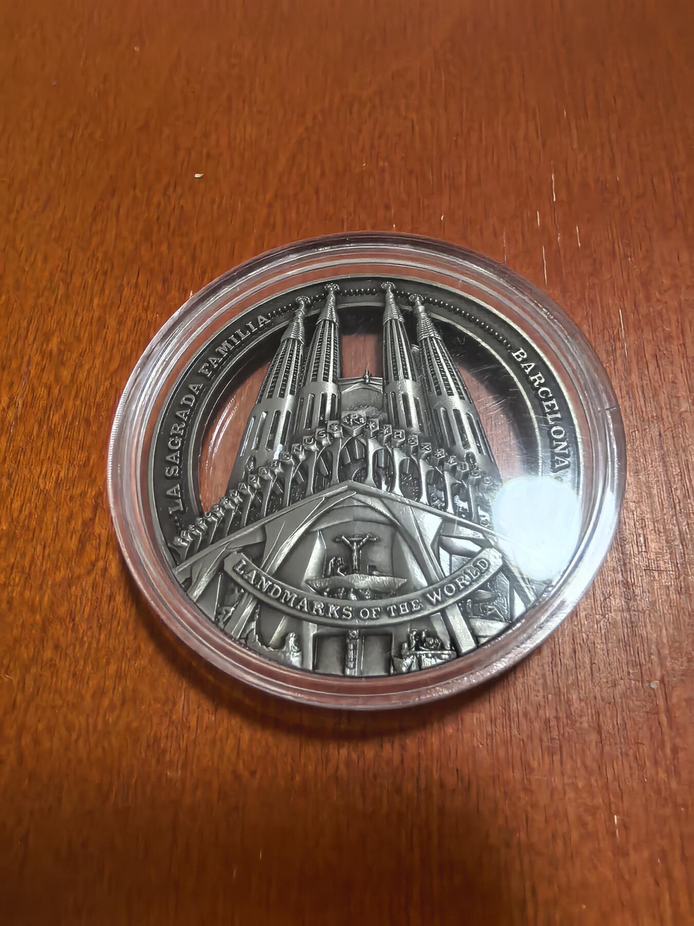 长老汇蛇年精选第六十二场拍卖 2022库克世界地标建筑之巴塞罗那圣家大教堂镂空1/2新西兰元纪念币，铜镍合金，50MM，重量28.5-42克，9999枚