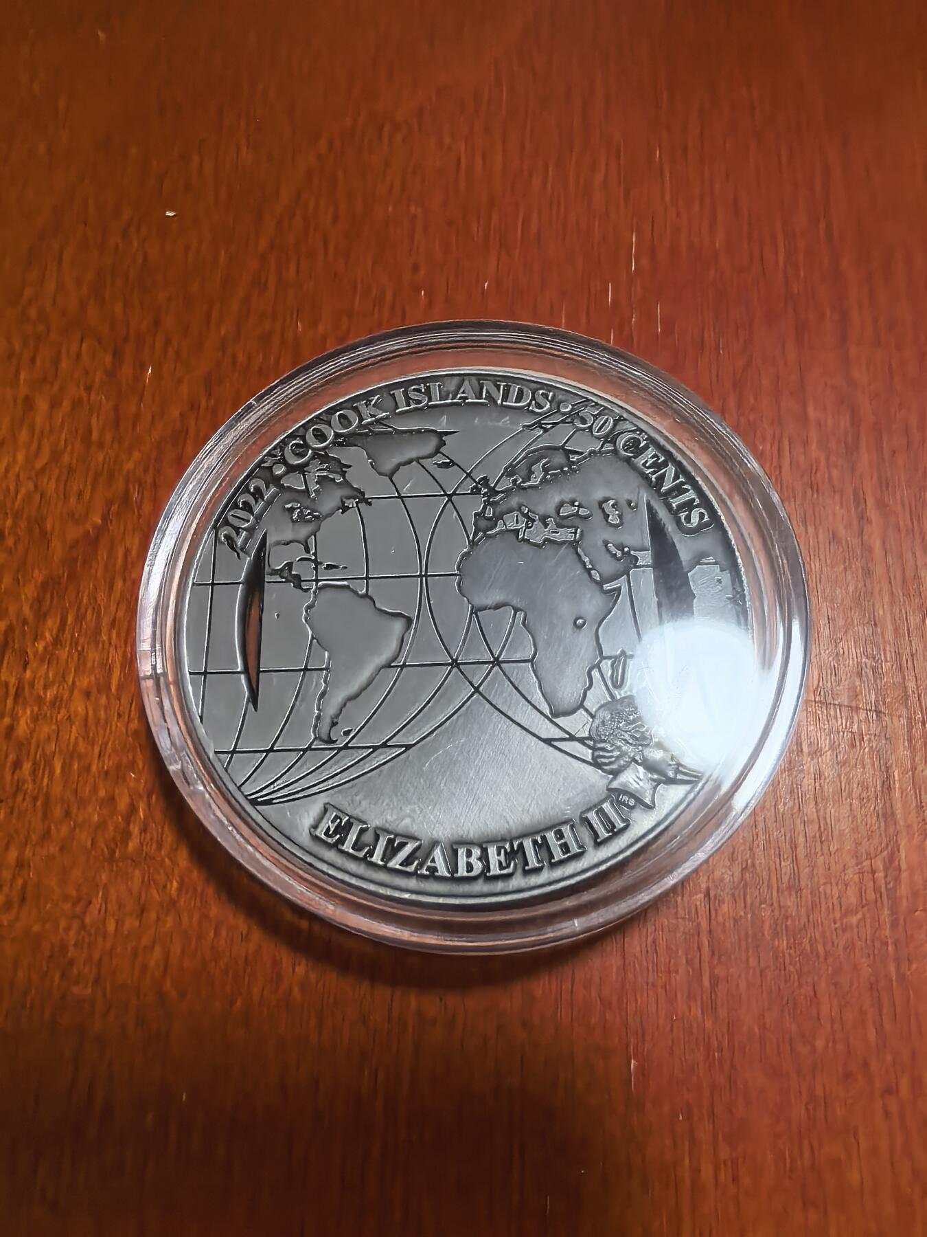 长老汇蛇年精选第六十二场拍卖 2022库克世界地标建筑之伦敦大笨钟镂空1/2新西兰元纪念币，铜镍合金，50MM，重量28.5-42克，9999枚