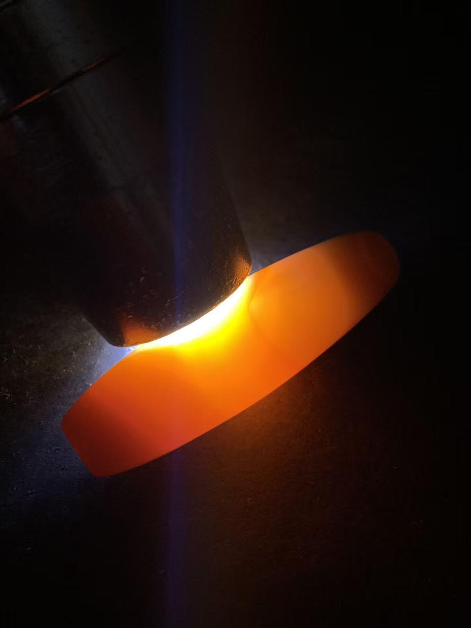 精美高玉化黄白双色缠丝玛瑙桶珠一颗，