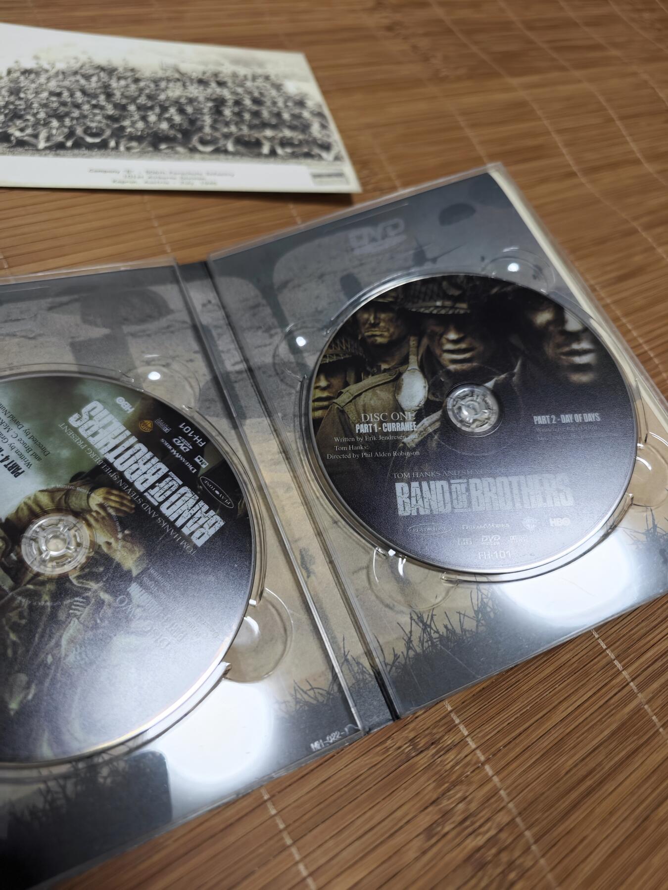 红色经典收藏拍卖专场 DVD 兄弟连 6碟，铁盒包装 铁盒磨损