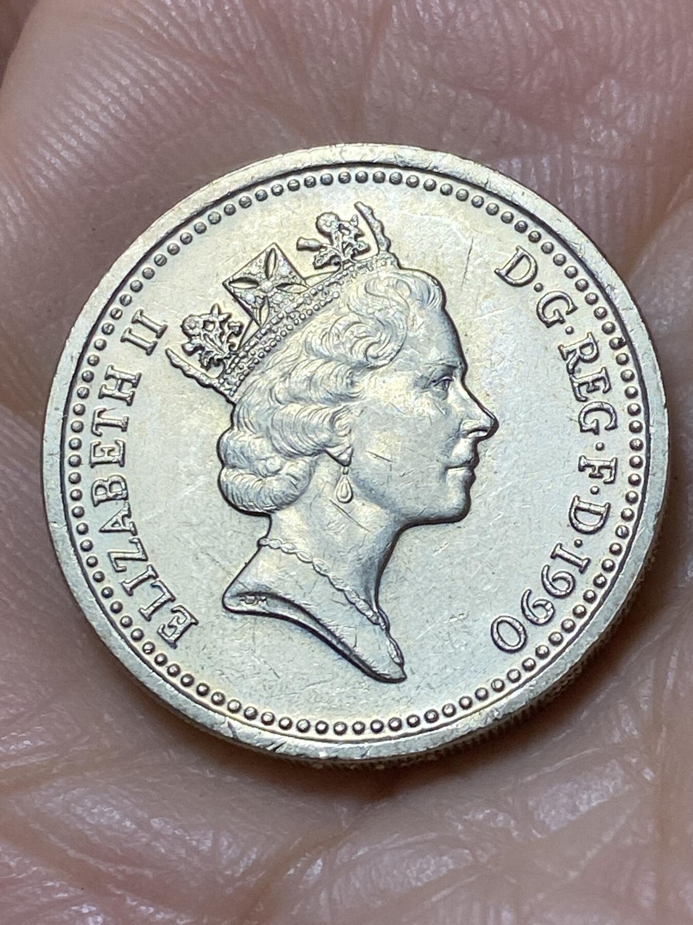 2025年第一百一十二场(总第一百三十八场）外国好品散币(免佣金) 英国🇬🇧1990年1镑(伊丽莎白二世中年高冠，威尔士韭葱，关门年仅发行2年)