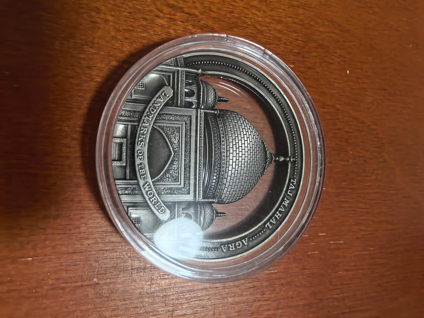 长老汇蛇年精选第六十二场拍卖 2022库克世界地标建筑之印度泰姬陵镂空1/2新西兰元纪念币，铜镍合金，50MM，重量28.5-42克，9999枚（2）