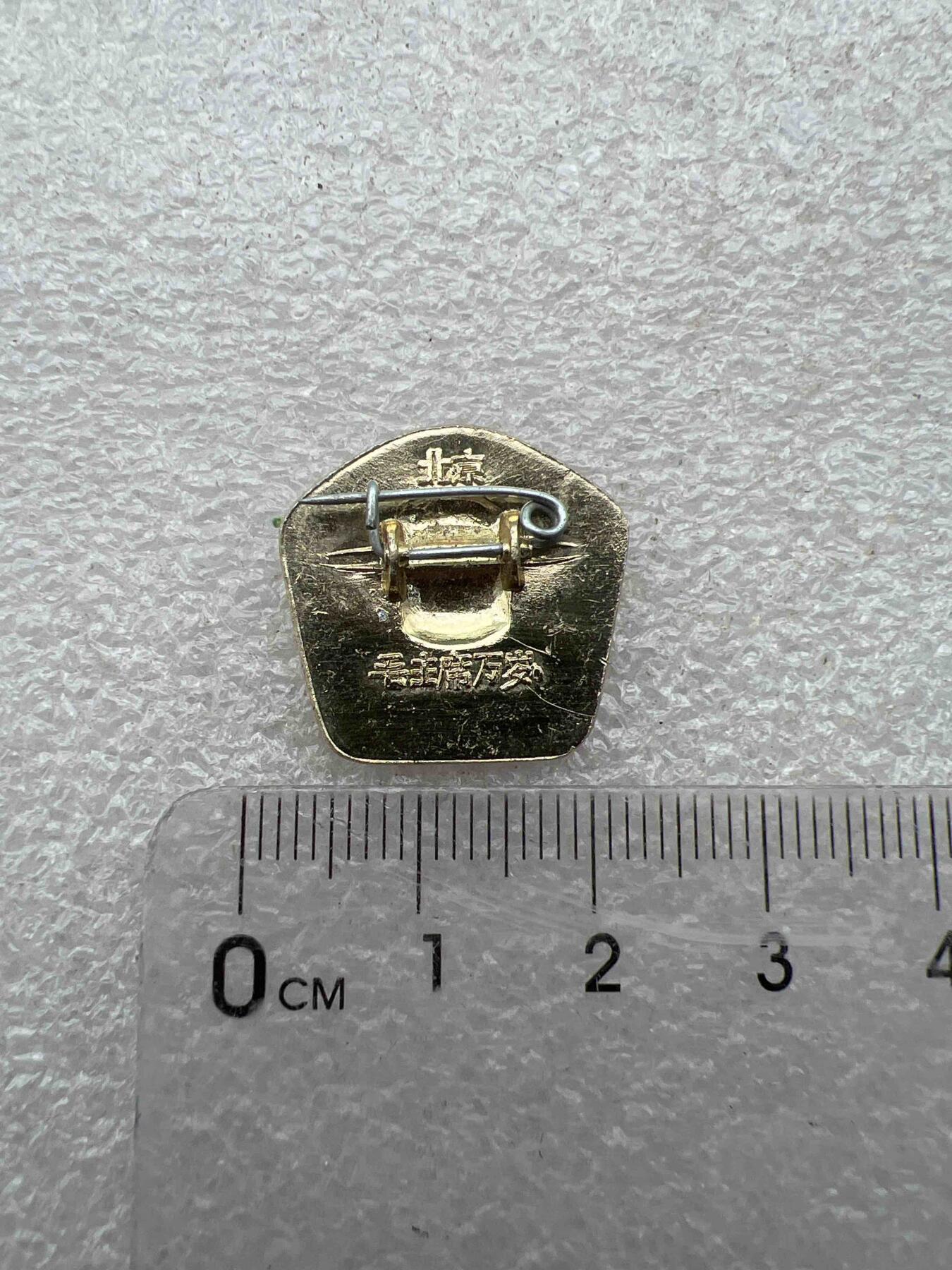 真品毛主席像章 真品毛主席像章