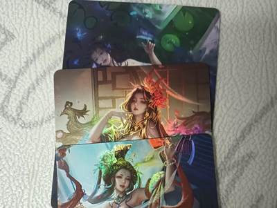 花开卡拍第43期（10月19号周日截拍，品控勿拍!!!拍品不寄存，运费5元，自制卡难免瑕疵，可能存在轻微撞角爆边等出厂瑕疵，品控介意勿拍！） - 鸡腿卡牌 倾国洛依 穿着很清凉 1套3张 彩闪