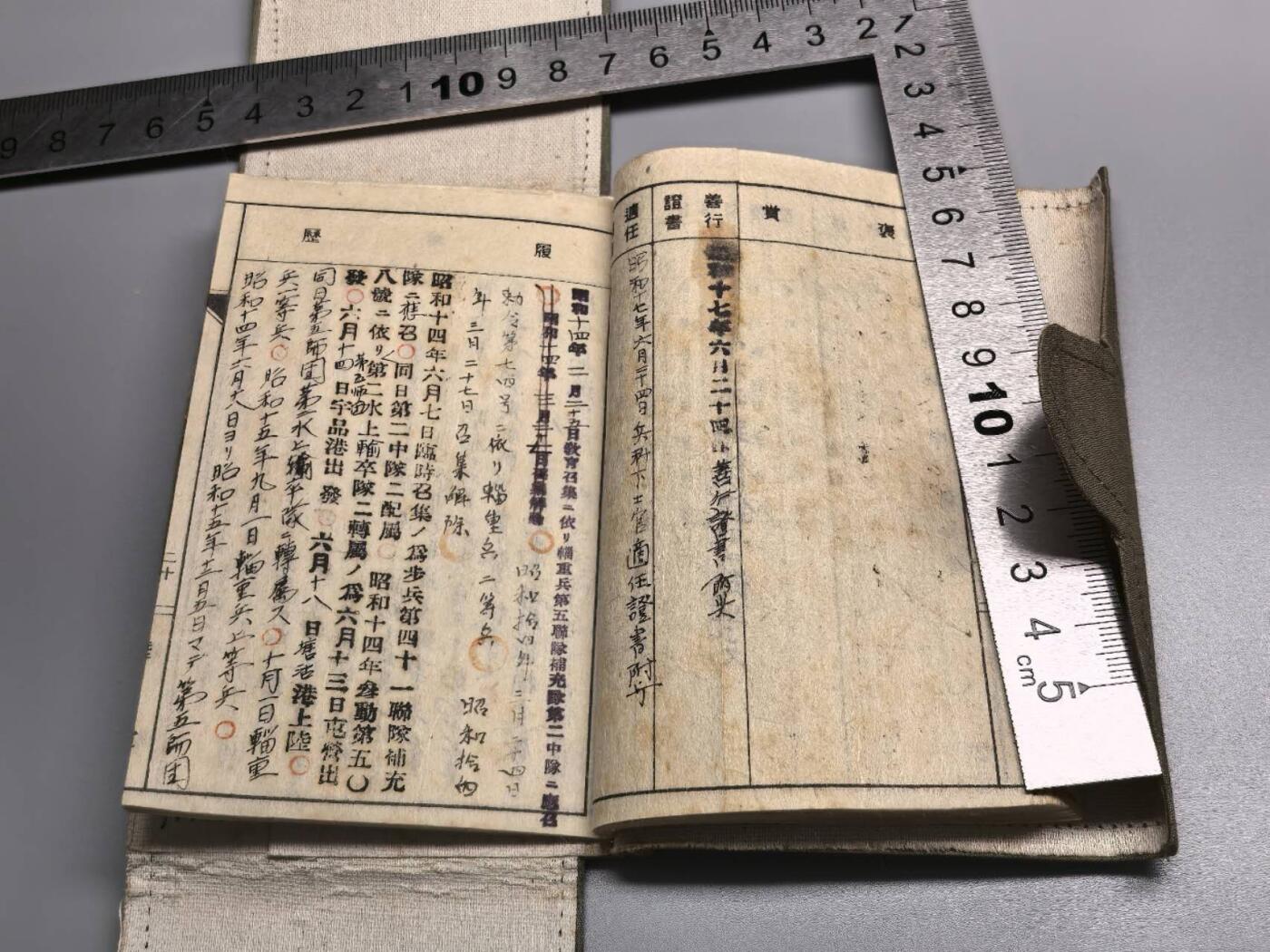 小驴勋章奖章收藏10月18日周六晚6点拍卖（珍爱和平，收藏战争，铭记历史，勿忘国耻，忠党爱国。有偿代拍，送拍规则在简介最后，参拍须阅读规则后再参拍，关系到运费包装发货时效真假辨别等关键信息，店主微信码在最后一拍品） 同一个人3本手碟