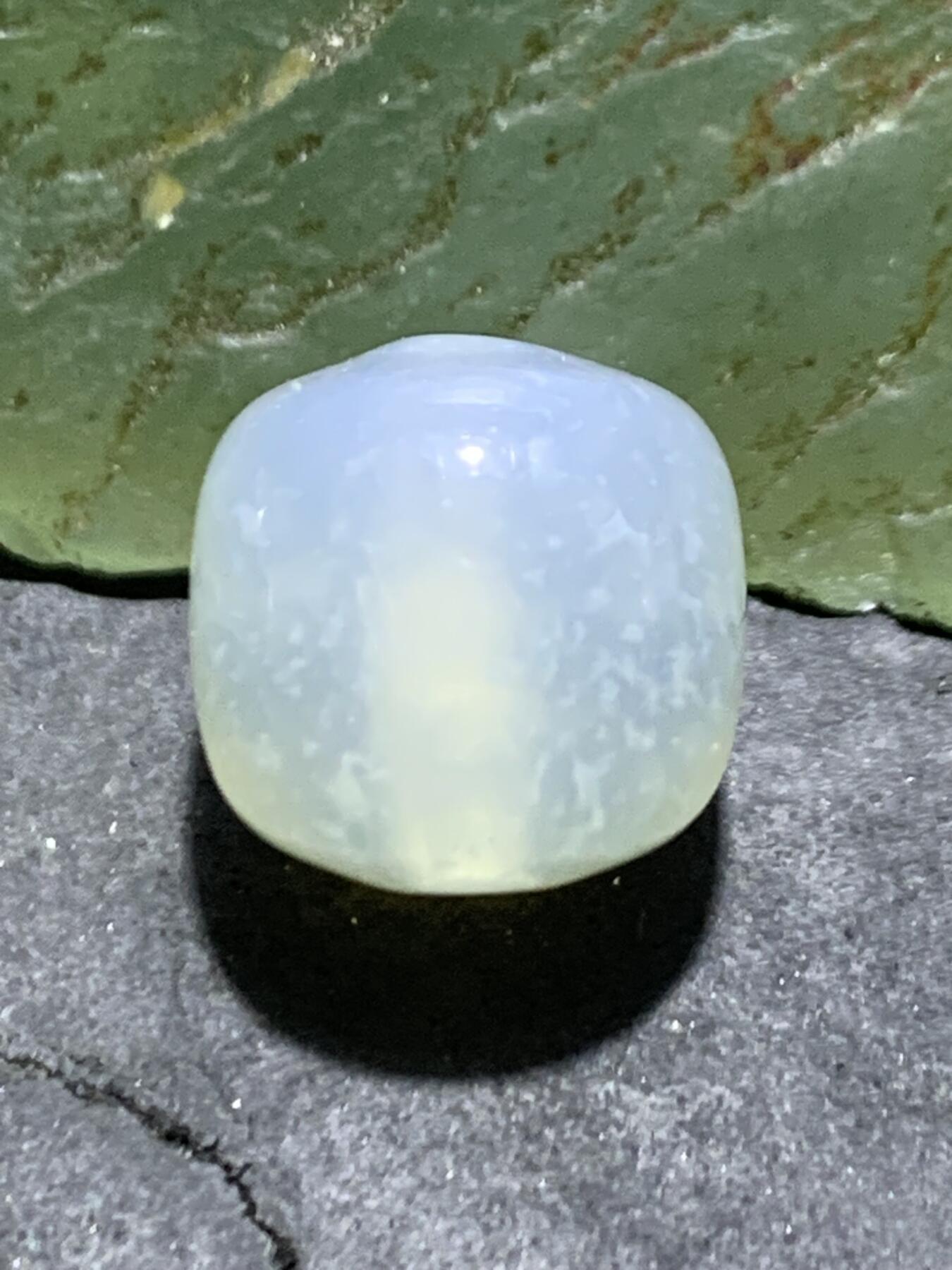 精美高玉化荔枝冻玛瑙老形桶珠一颗，。