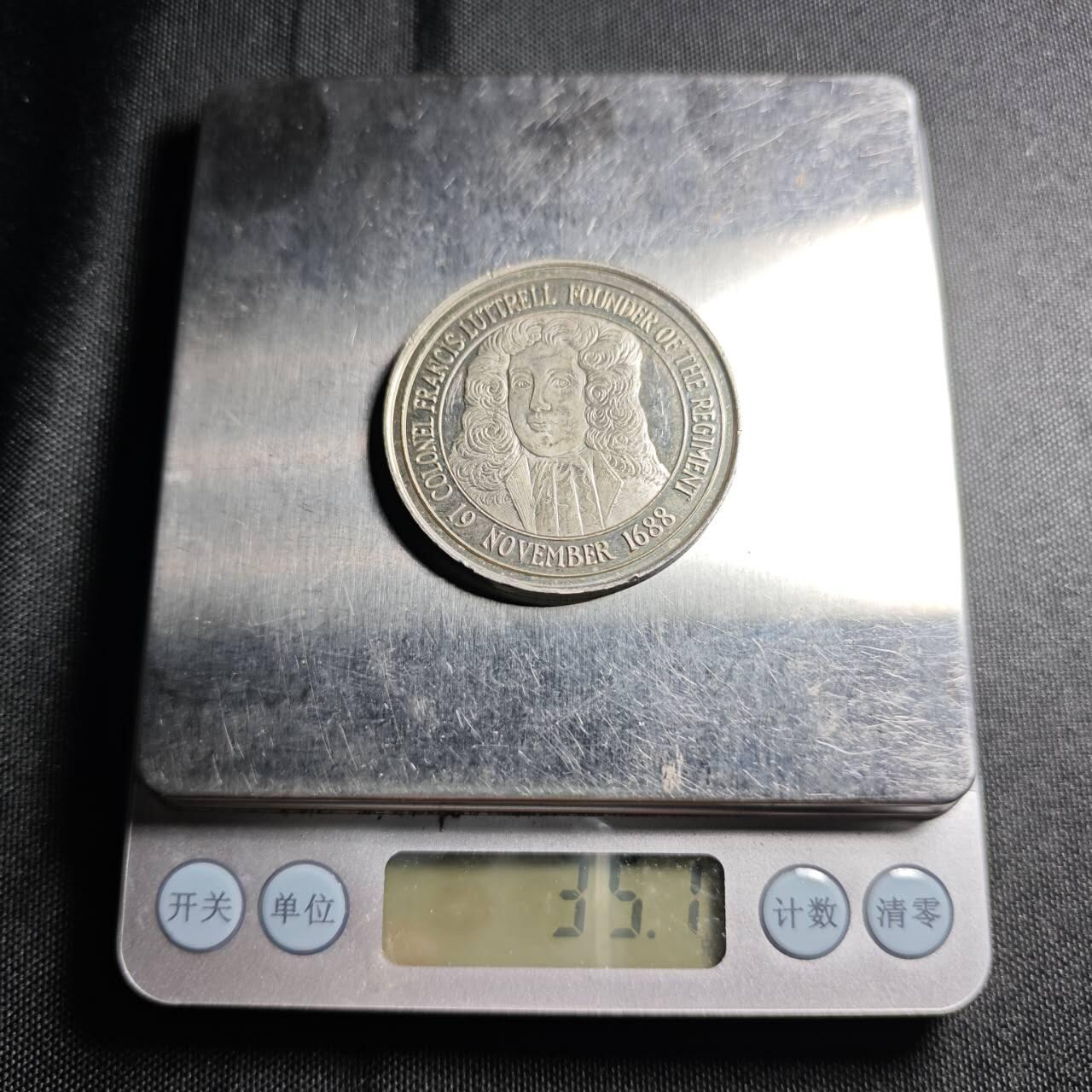 KK钱币收藏小铺  （套币 批量/好品散币 银币）专场  2月预留时间 周末发货  1968纪念章一枚 重35克