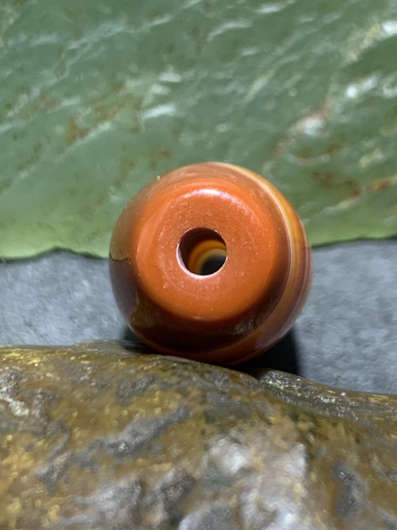 精美天眼纹缠丝玛瑙随形桶珠一颗