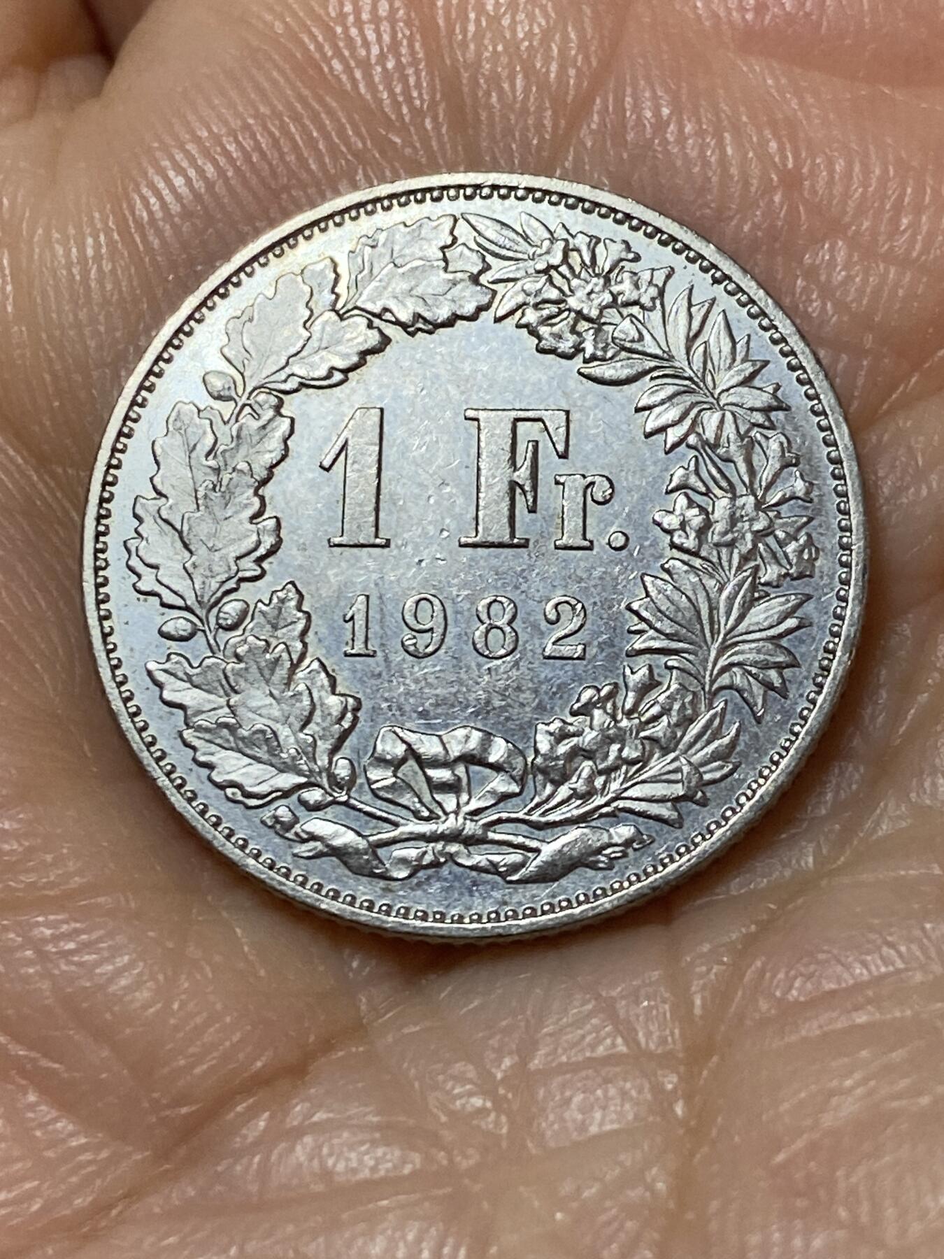2025年第一百一十三场(总第一百三十九场）瑞士辅币专场(免佣金) 瑞士🇨🇭1982单年份1法郎(第五版，无标，Medal –章型币)