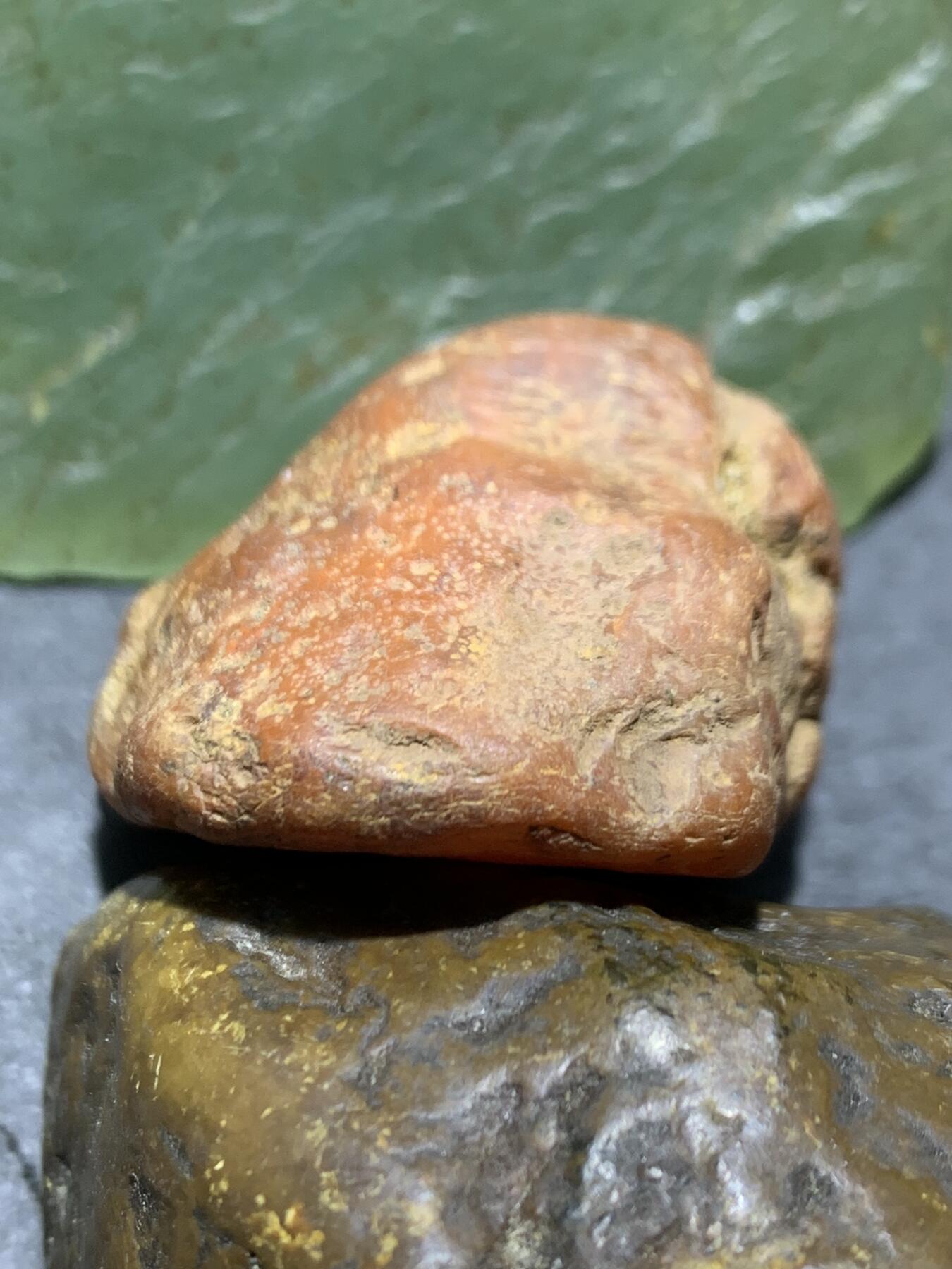 精美红皮未开窗南红玛瑙原石一颗