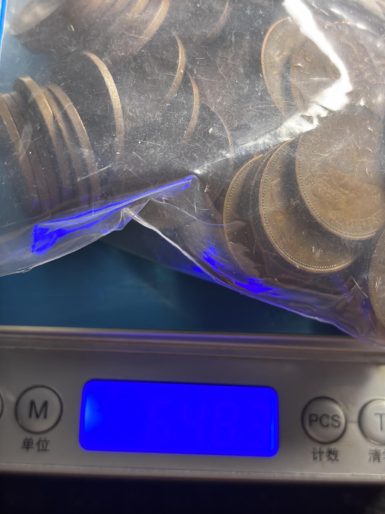 文馨钱币收藏第 276 场，优选品质银币，铜币，纪念章场，长期接收代拍品 英国伊丽莎白二世各时期 2 便士铜币 91 枚，共 六百多克