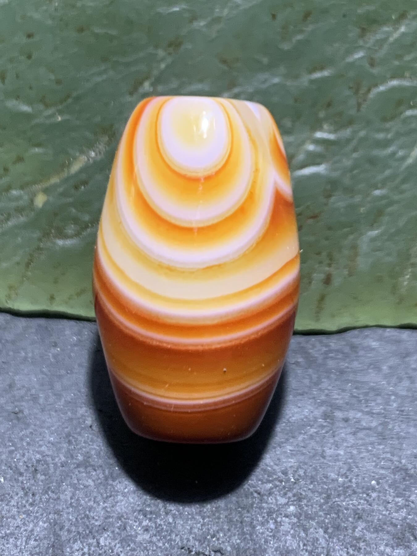 精美天眼纹缠丝玛瑙随形桶珠一颗
