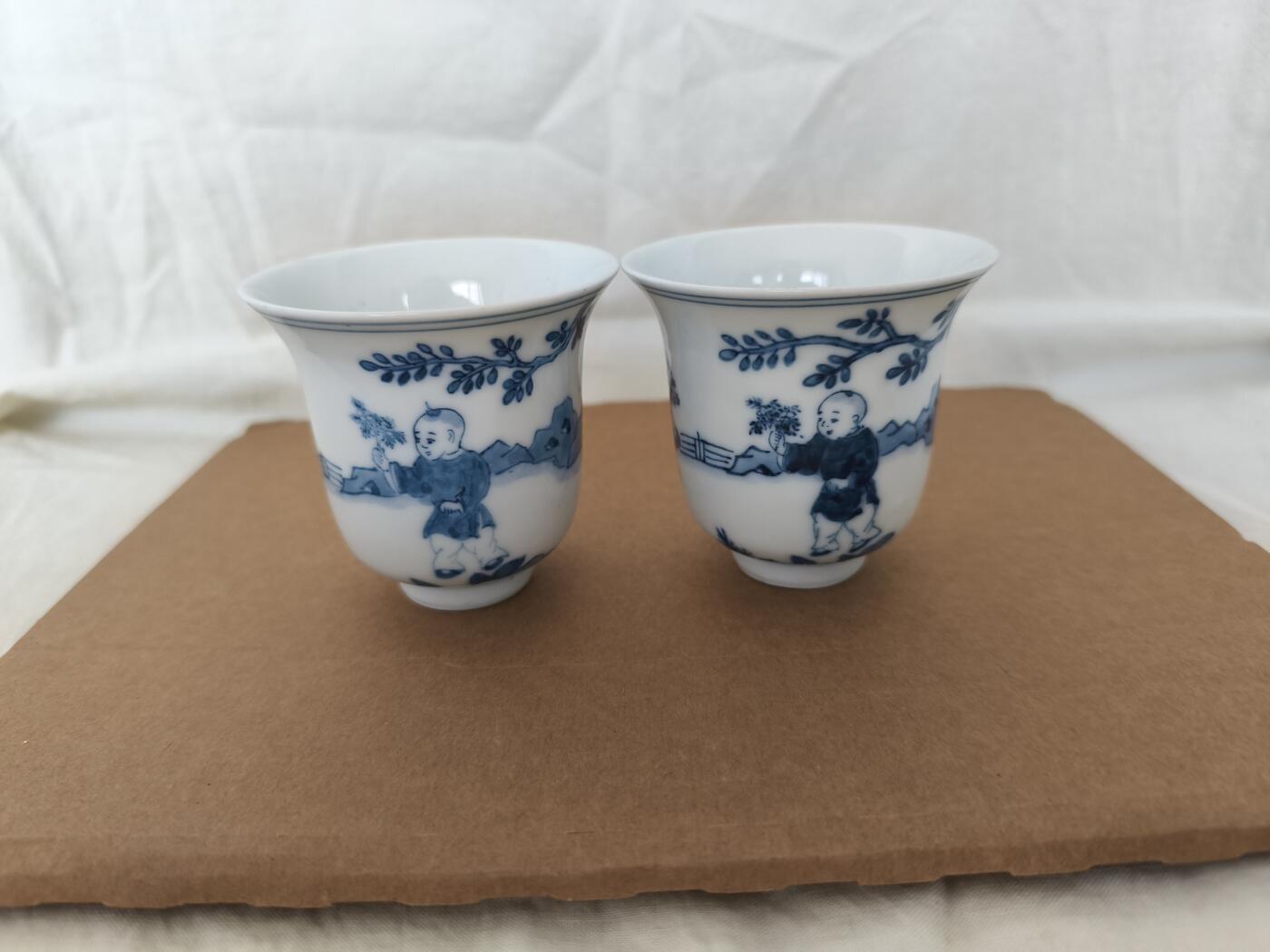 海外回流精品拍卖10.25 回流婴戏图青花杯一对有款