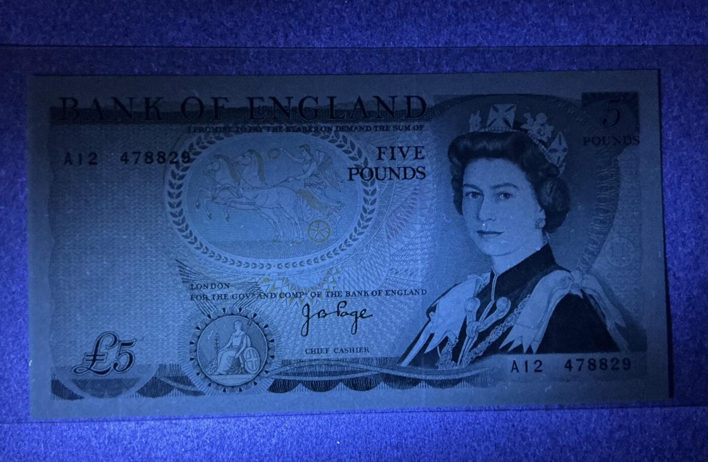 【礼羽收藏】🌏世界钱币拍卖第107期 【a版 无L版】英国D序列 1971-72年5镑 双雕版本 首发A冠（稀少） 全新UNC