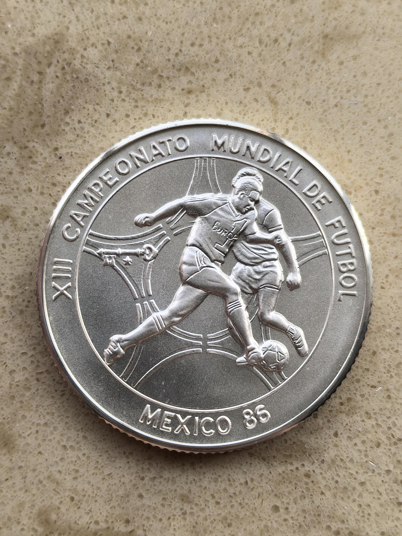 道一币馆币章第一百五十场 古巴1986年墨西哥世界杯5比索银币 12g 999S