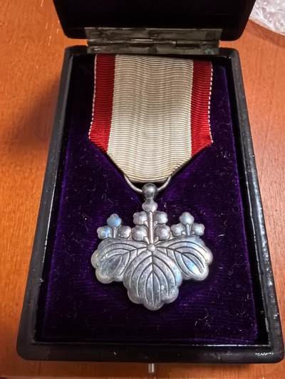 长老汇马年精选第十二场拍卖 - 日本八等白桐叶章，银章原盒