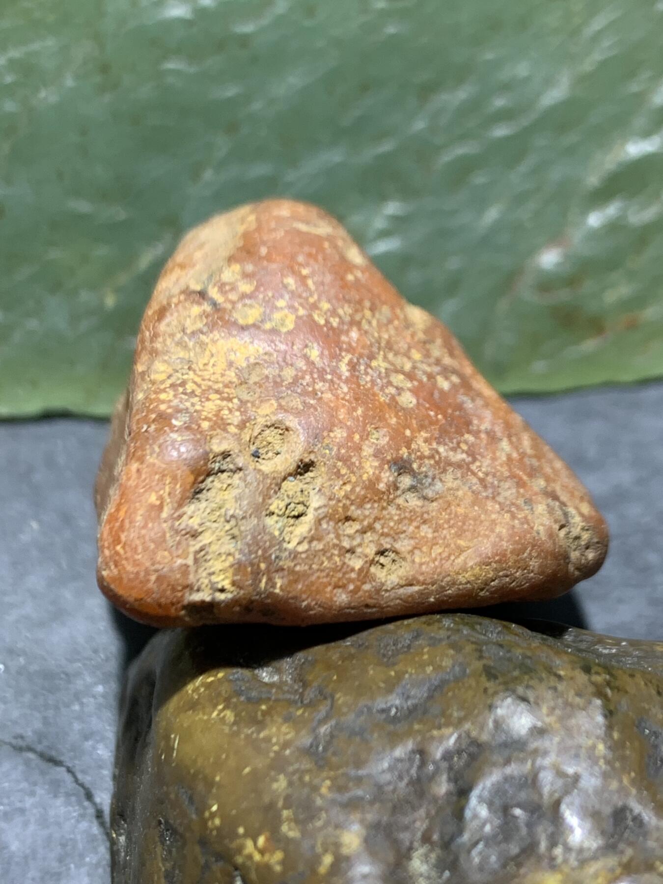 精美红皮未开窗南红玛瑙原石一颗