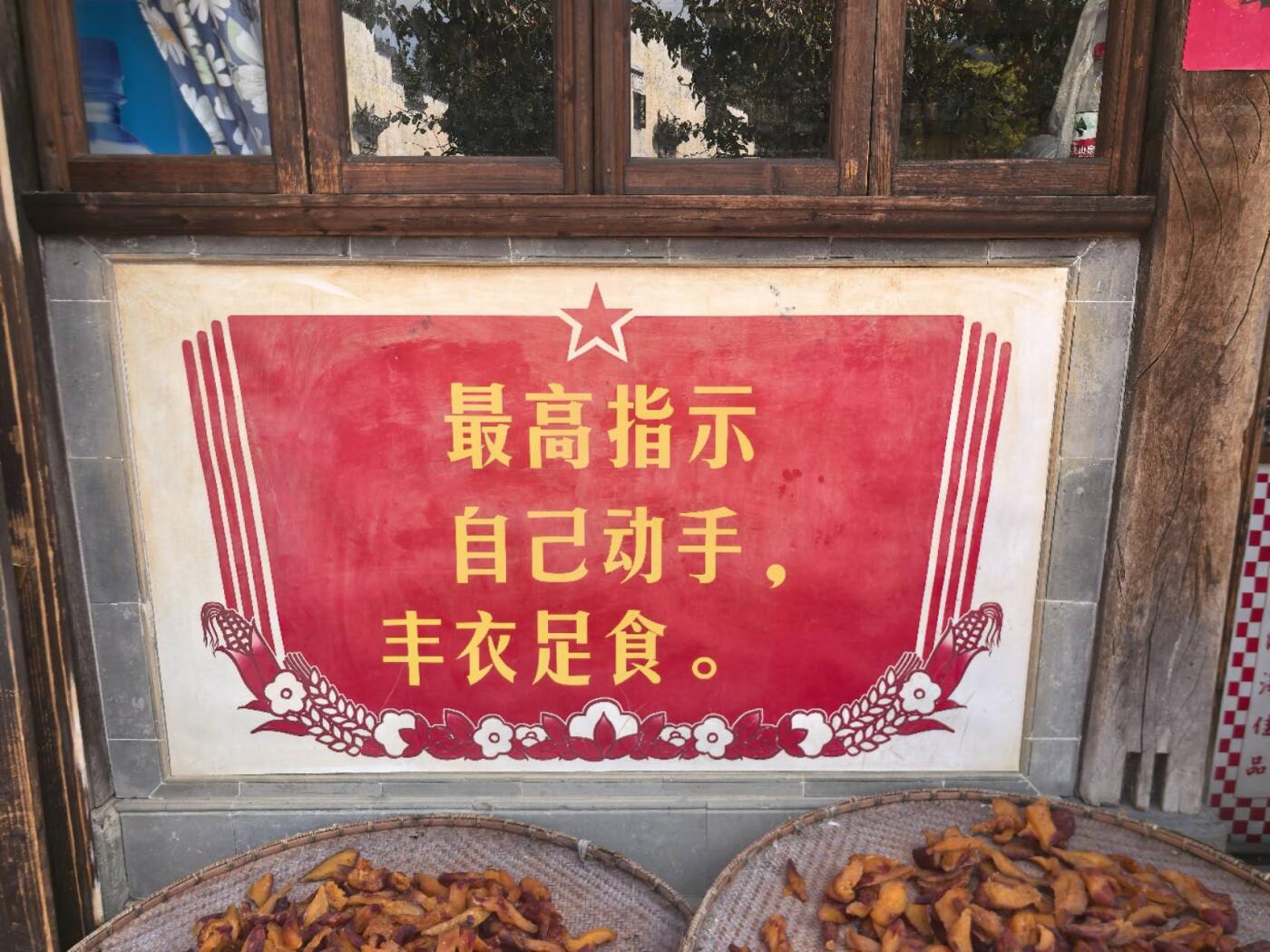 小驴勋章奖章收藏10月18日周六晚6点拍卖（珍爱和平，收藏战争，铭记历史，勿忘国耻，忠党爱国。有偿代拍，送拍规则在简介最后，参拍须阅读规则后再参拍，关系到运费包装发货时效真假辨别等关键信息，店主微信码在最后一拍品）