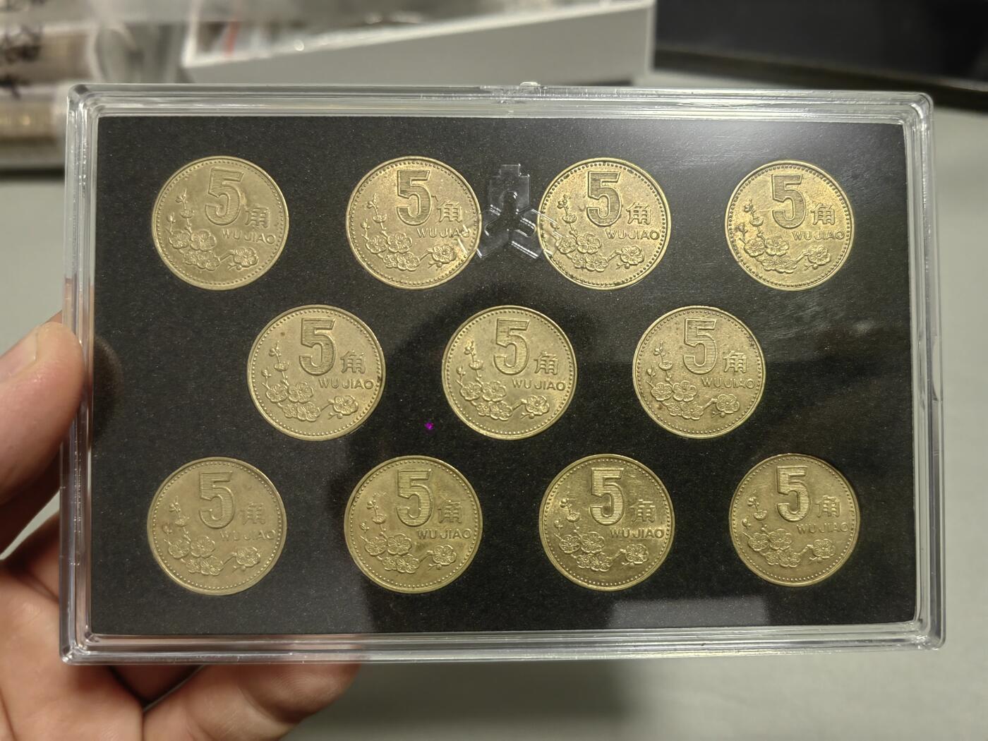 洪涛臻品批发群 精选邮票限时拍卖第1138期  91－01梅花五角套装，（起步价为单套价），《流通精挑带底光美品配套》，在流通品中精挑出来无锈的美品，荷花五角马上退市，梅花五角更具收藏潜力，喜欢的老板注意囤货，薄利多销单套不包邮，十套起包邮！《  需要不止一套的老板也可以直接联系我  》
