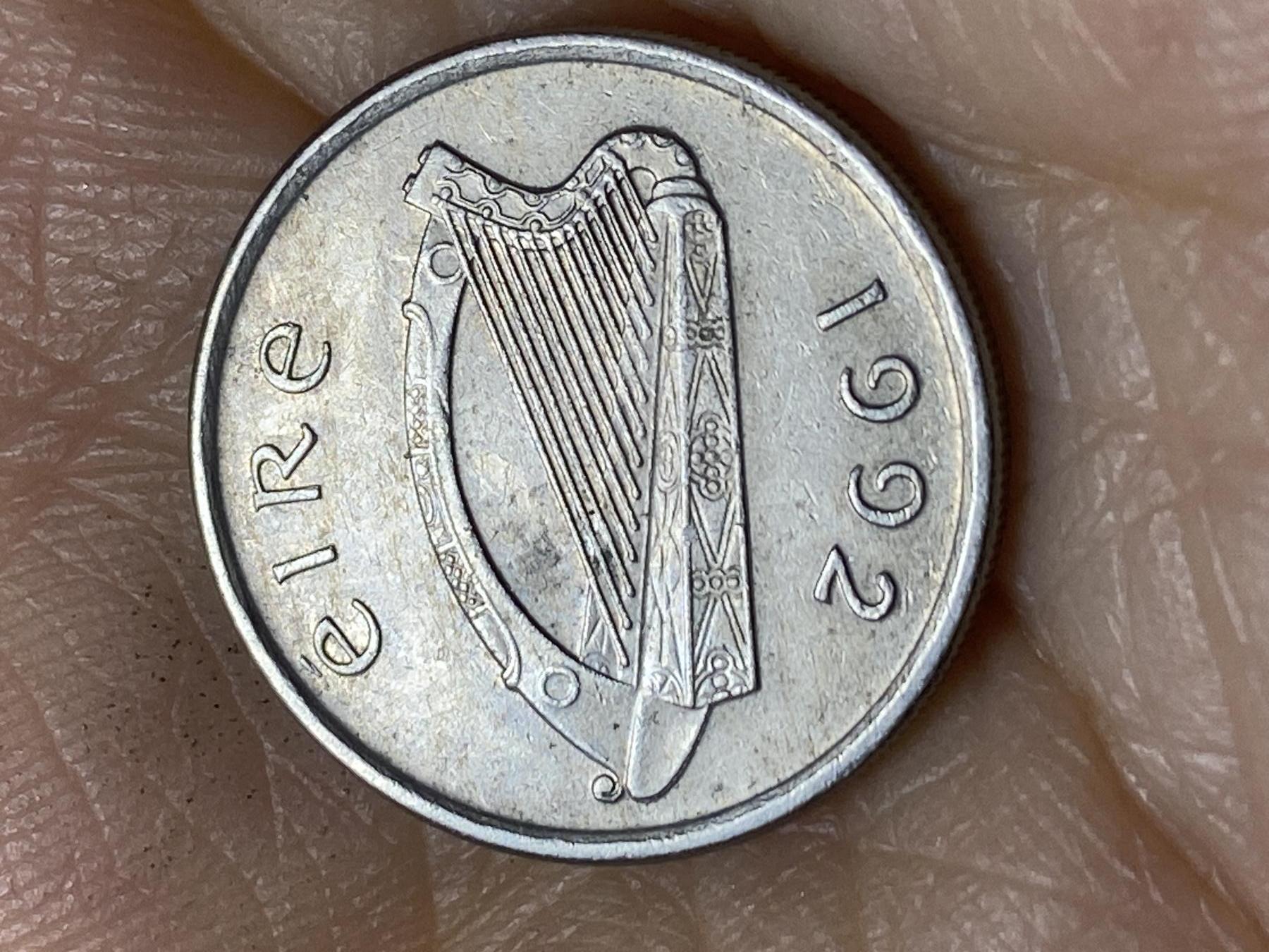 2025年第一百一十二场(总第一百三十八场）外国好品散币(免佣金) 爱尔兰🇮🇪1992年5便士(共和国时期第二套第二版)