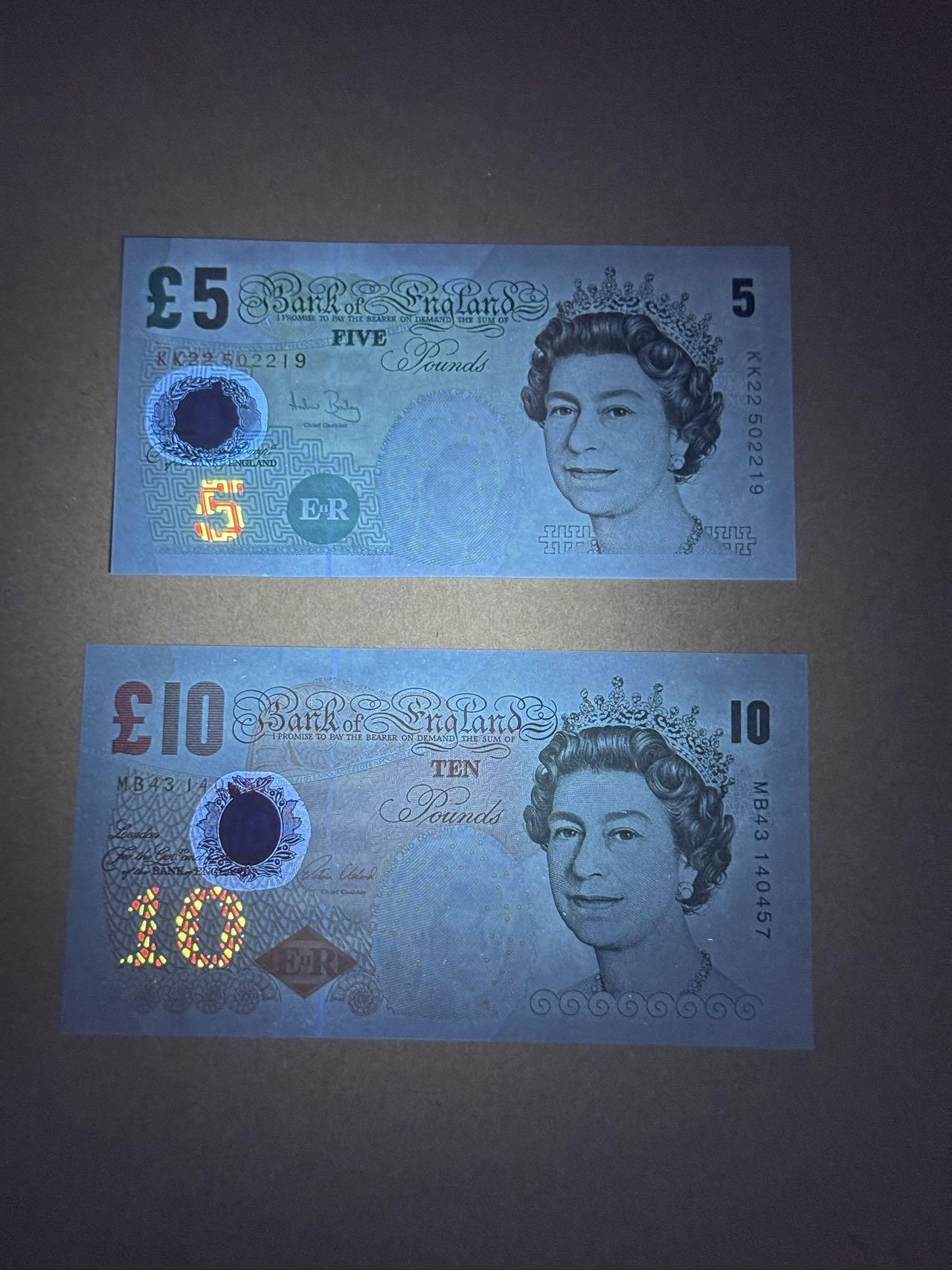 【礼羽收藏】🌏世界钱币拍卖第107期 英镑E再版5-10英镑两张全新unc品相