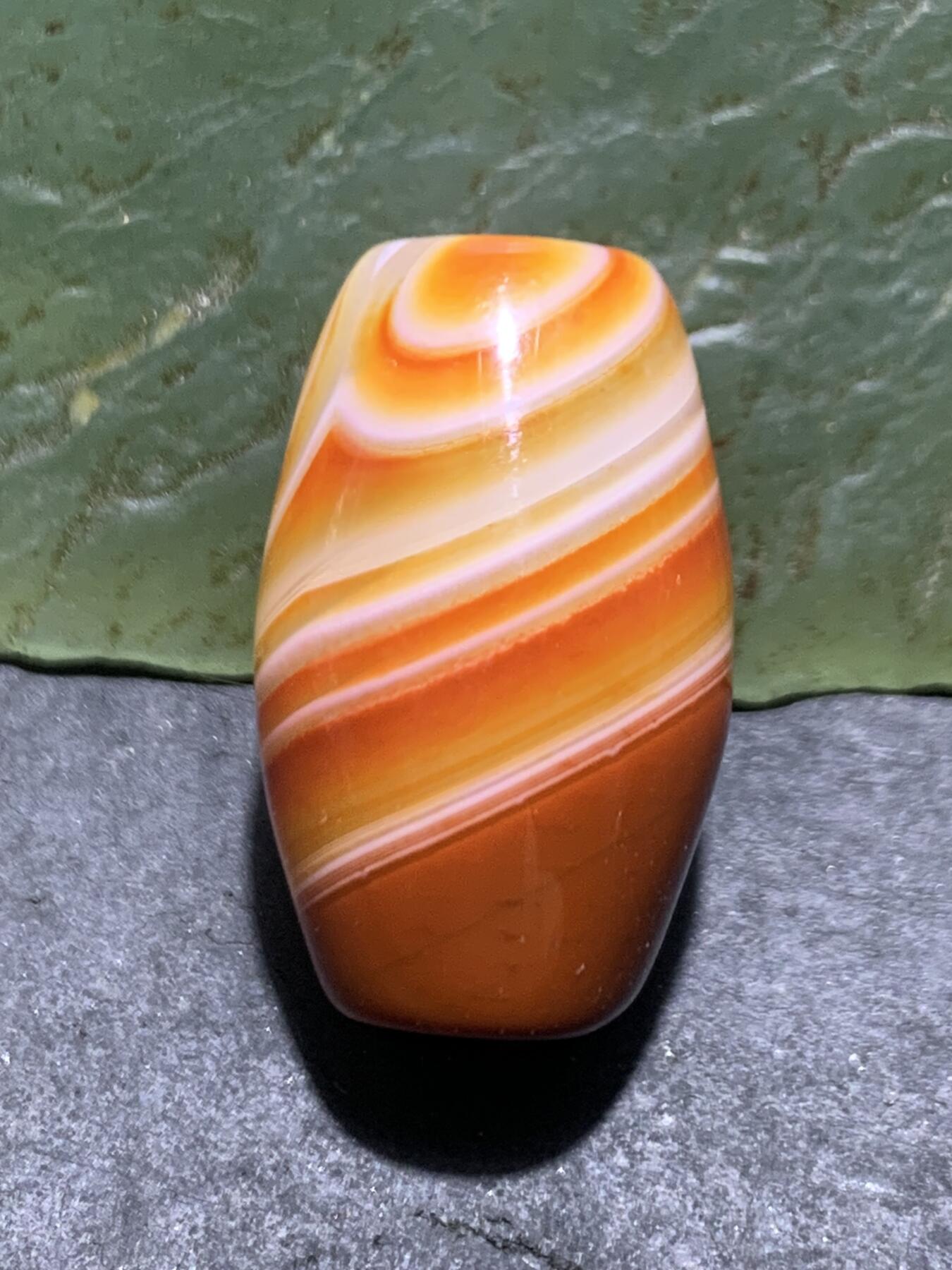精美天眼纹缠丝玛瑙随形桶珠一颗