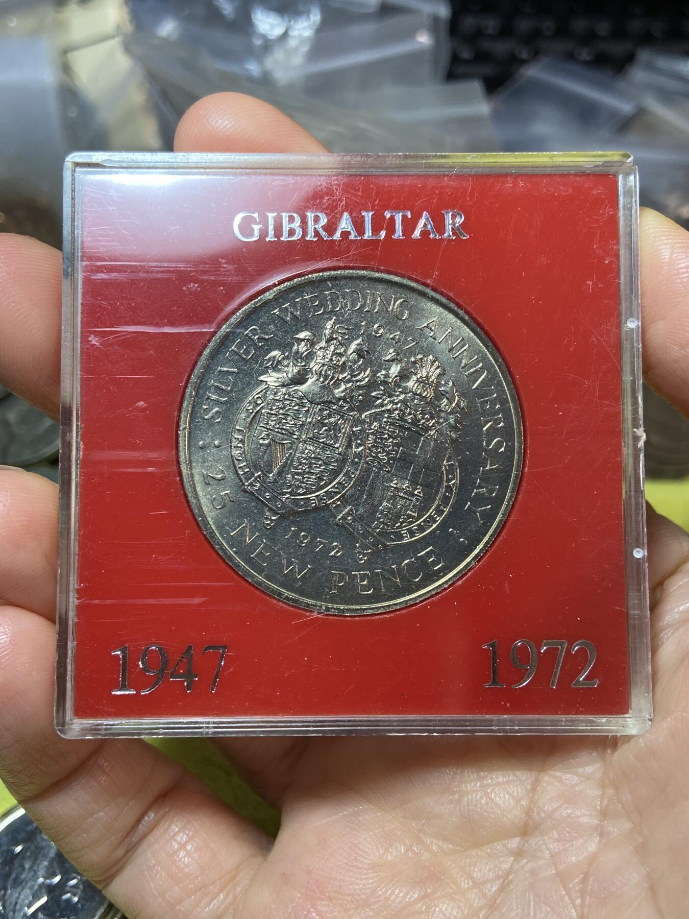 2025年第一百一十三场(总第一百三十九场）瑞士辅币专场(免佣金) 英属直布罗陀🇬🇮1972年25新便士(伊丽莎白二世和菲利普亲王25周年银婚纪念币)