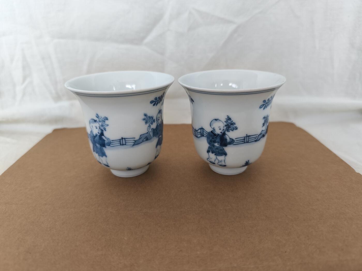 海外回流精品拍卖10.25 回流婴戏图青花杯一对有款