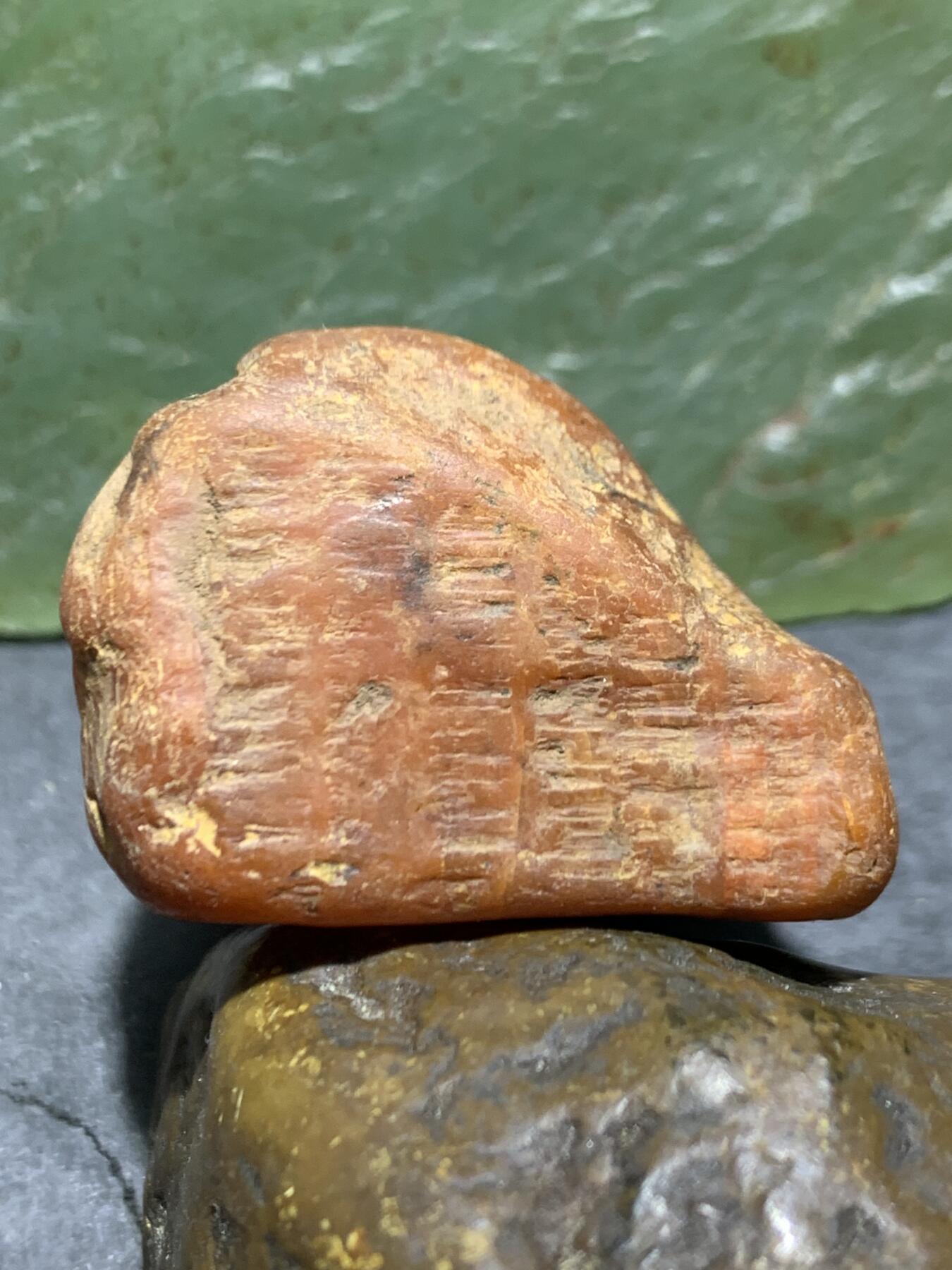 精美红皮未开窗南红玛瑙原石一颗