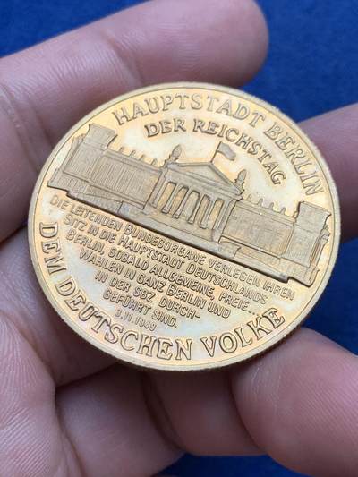 《竞宝斋》第429场 周日，周一，周二 3场连拍 （全场包邮） 德国柏林国会大厦纪念章 26.75克 39.8mm