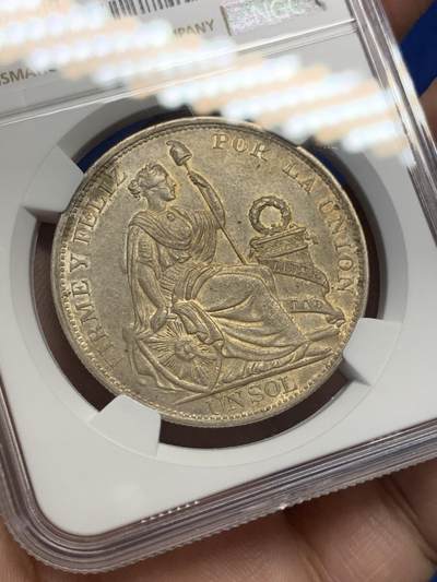 《竞宝斋》第429场 周日，周一，周二 3场连拍 （全场包邮） NGC AU58 秘鲁1895年自由女神1索尔大银币 早期高银版