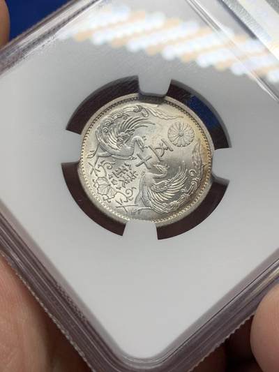 《竞宝斋》第429场 周日，周一，周二 3场连拍 （全场包邮） NGC MS64 日本1937昭和12年双凤银币 卷拆淡彩 低评状态