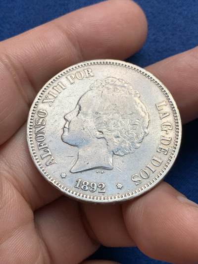 《竞宝斋》第429场 周日，周一，周二 3场连拍 （全场包邮） 西班牙1892年阿方索十三世爆炸头5比塞塔双柱银币