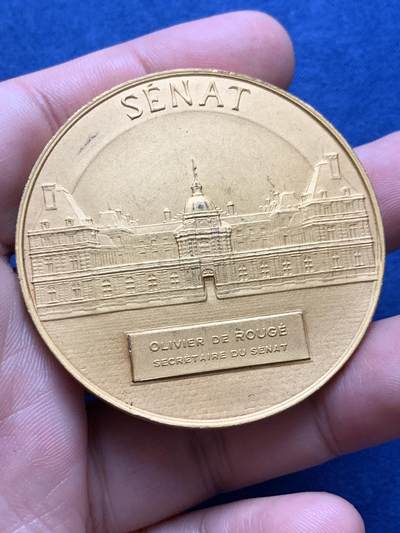 《竞宝斋》第429场 周日，周一，周二 3场连拍 （全场包邮） 1927年法国参议院议员镀金铜章 59.6克 52.4mm 丰饶角铜标 非原盒