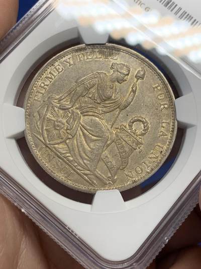 《竞宝斋》第429场 周日，周一，周二 3场连拍 （全场包邮） NGC AU58 秘鲁1895年自由女神1索尔大银币 早期高银版