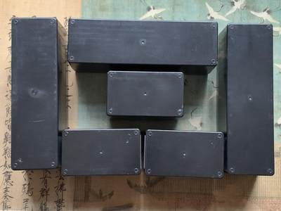 《竞宝斋》第429场 周日，周一，周二 3场连拍 （全场包邮） 六个一组 PCGS评级币正版黑色收纳盒 大号（每个可装20枚PCGS评级币）3个+ 小号（每个可装10枚PCGS评级币）3个，有使用痕迹，细节见图。