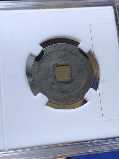 《竞宝斋》第429场 周日，周一，周二 3场连拍 （全场包邮） 闻德评级开放盒88分 唐国通宝，小平篆书，较稀缺热门品种，市面价值两三百的东西，高分难得