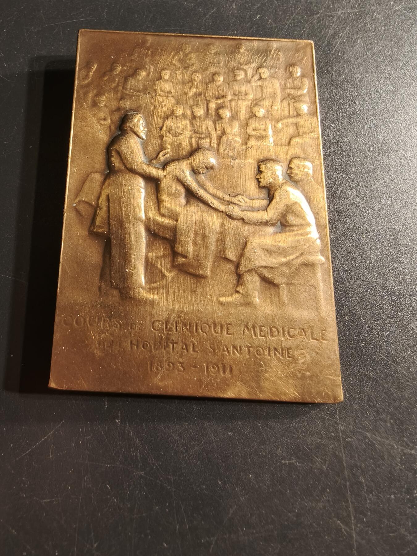 老王徽章第157期 法国1893-1911圣安托万医院临床医学课程方形大铜章     高浮雕    尺寸69×48mm.    重量108.1g